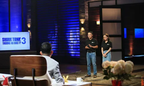 Startup "Uber cho TeleMarketing" từ bỏ 1 triệu USD của Shark Liên để nhận 300.000 USD của Shark Dzung bởi một câu nói: "Em chọn tiền bây giờ hay chọn tiền trong tương lai"