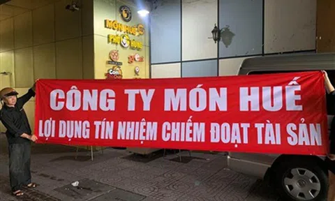 Món Huế bị tố nợ tiền nhà cung ứng, đóng cửa một loạt cửa hàng, văn phòng hiện "vườn không nhà trống"