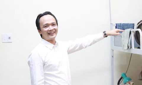 Chủ tịch FLC Trịnh Văn Quyết về thăm mái trường xưa, xúc động khi bước chân vào căn phòng ký túc xá thời sinh viên