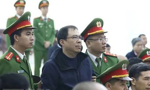 Bị cáo Phạm Nhật Vũ: Bán AVG không lãi nhiều, đi vay mượn tiền cả năm để trả lại gần 9.000 tỷ