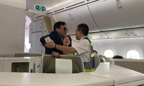 Một năm 'tai tiếng' của đại gia địa ốc: Từ chuyện sàm sỡ đến lái xe xịn đi... trộm