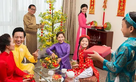 Người thân trong gia đình có được tự xông đất cho nhà mình không?