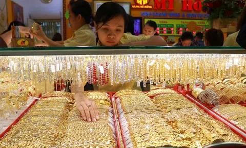Giá vàng trong nước tiến sát 45 triệu đồng/lượng