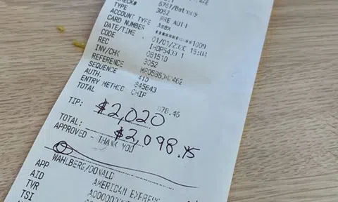 Vui tiệc năm mới, đại gia bo nữ tiếp viên gần 50 triệu đồng