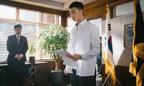 Tầng lớp Itaewon: Son Yi Seo (Kim Da Mi) đích thị là một cao thủ marketing trong việc setup lại nhà hàng Danbam