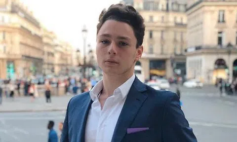 Tỷ phú Nga mang hết tài sản đi từ thiện, dạy con trai phải đi lên bằng hai bàn tay trắng