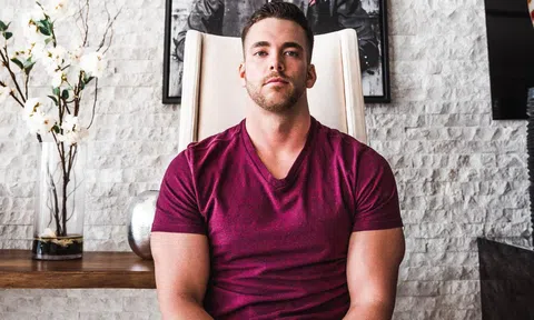 Triệu phú 27 tuổi người Mỹ: 'Muốn giàu nhanh thì đừng tiết kiệm tiền'