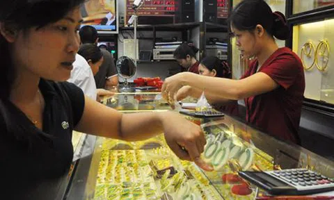 Sát ngày vía Thần Tài, giá vàng tăng vọt lên 45,3 triệu đồng/lượng