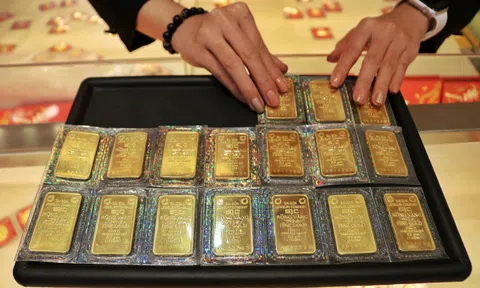 Vàng bị ‘đạp’ giá, lao dốc không phanh