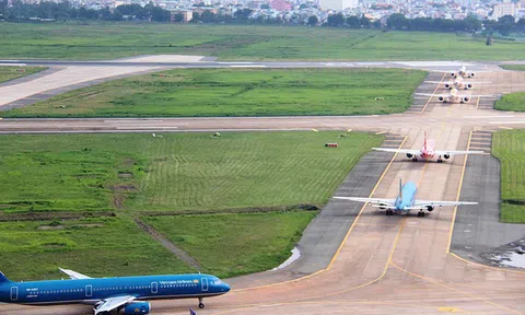 “Đóng cửa” đường băng sân bay Tân Sơn Nhất vì lún, nứt nghiêm trọng