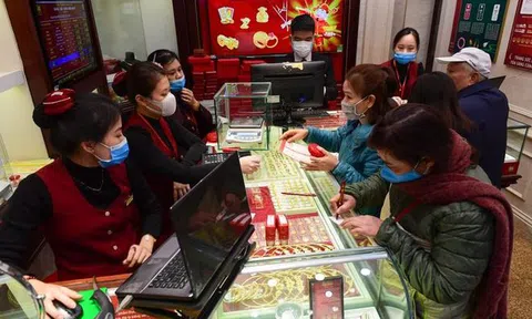 Vàng thế giới rớt hơn 1 triệu, trong nước giảm chỉ 50.000 đồng/lượng