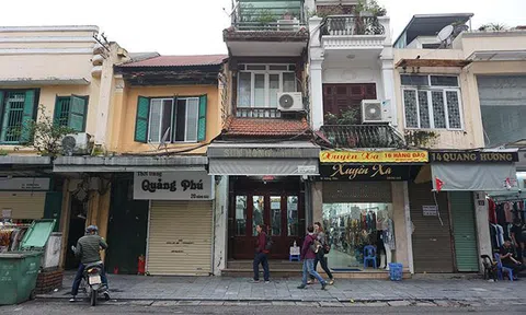Chưa từng có tại phố 'kim cương' Hà Nội: Treo biển cả tháng không có người thuê
