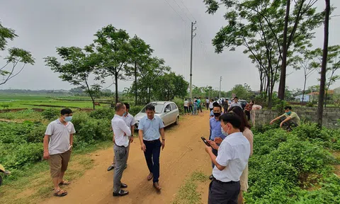 Trăm ô tô đến "săn" đất Hòa Lạc: Độc chiêu thổi giá 1 vốn 4 lời?