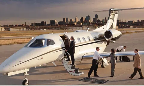 Tiện ích cực sang nhưng giá tiền "đỏ mắt" khi thuê chuyên cơ riêng, bạn có muốn?