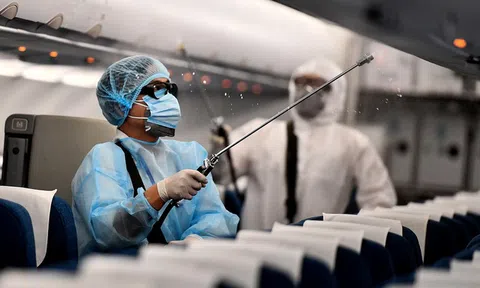 Máy bay cất cánh 2 tiếng gia đình mới cấp báo con nghi nhiễm Covid-19