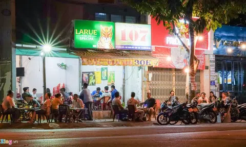 Bất chấp lệnh cấm, nhiều quán nhậu ở TP.HCM vẫn đông khách