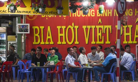 Quán bia, lẩu đông đúc bất chấp yêu cầu chuẩn bị tình huống xấu nhất