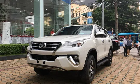 Xe đa dụng "hàng tuyển" ồ ạt giảm hàng trăm triệu chạy dịch Covid-19