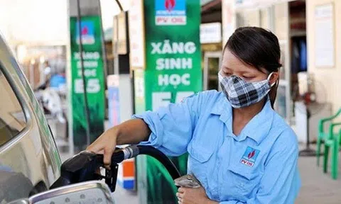 Giá xăng đã có thể giảm sâu xuống dưới 16 nghìn đồng/lít