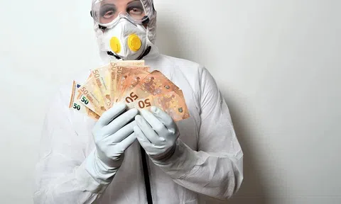 Được - mất khi chính phủ phát tiền cho dân chống Covid-19