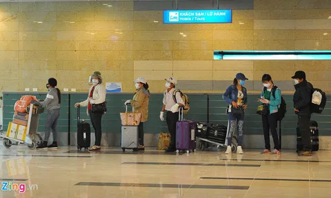 Hai người từ Italy về TP.HCM' lọt' vòng kiểm dịch sân bay