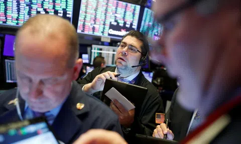 Chứng khoán Mỹ, giá vàng đồng loạt lao dốc