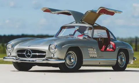 Đại gia phá sản, đem bộ sưu tập hơn 240 xe sang đi bán trả nợ