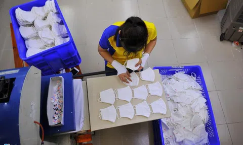 Doanh nghiệp xuất hàng triệu khẩu trang kháng khuẩn sang Trung Đông