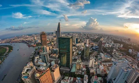 'Giá nhà đất càng cao, kinh tế càng xuống dốc'