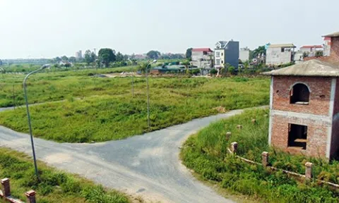 Mua đất để dành, xã hội được gì?