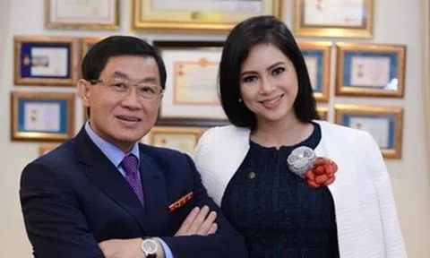 Chuyến bay định mệnh của "vua hàng hiệu" Johnathan Hạnh Nguyễn và "bà trùm" ngành thời trang Lê Hồng Thủy Tiên