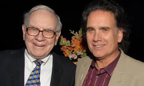 Con trai Warren Buffett: Từng sống rất đạm bạc, bán cổ phiếu được thừa kế để theo đuổi đam mê