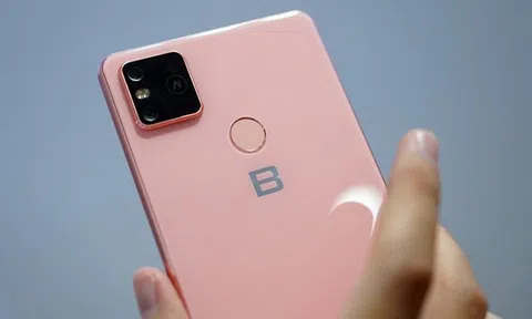 Khách chê Bphone mới không đáng tiền, ông Nguyễn Tử Quảng nói "không phải dạng vừa đâu"