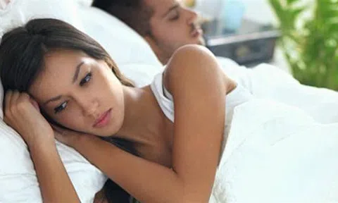 Chồng tiếc tiền mua điều hòa, vợ ngậm ngùi ôm con sang hàng xóm ngủ nhờ