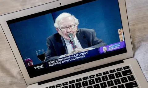 Warren Buffett chia sẻ lý do không xuống tiền khi thị trường sợ hãi: "Cuộc khủng hoảng lần này rất khác"!