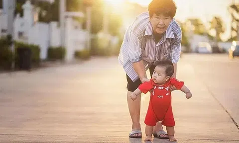 'Kết hôn sớm là tự giới hạn bản thân, tạo gánh nặng cho cha mẹ'
