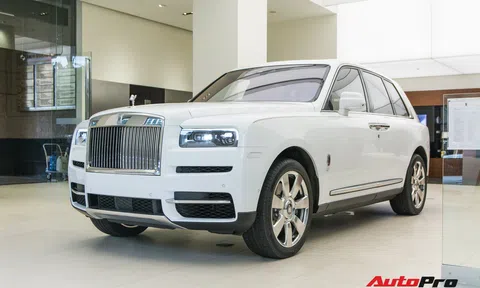 Rolls-Royce Cullinan Black Badge đầu tiên lên đường về Việt Nam với giá gần 70 tỷ, tiền option đắt ngang một chiếc S-Class