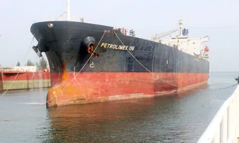 Bán 'ế' tàu chở dầu, Vipco giảm giá bán 40%