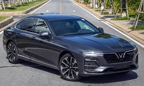 VinFast Lux giảm giá sốc, đe dọa cả Mazda 3, Honda Civic