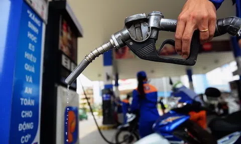 Luôn được 'đảm bảo' lãi 300 đồng/lít, xăng dầu lại kêu lỗ nặng