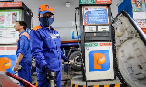 Giá xăng hôm nay: Tăng mạnh, giá xăng RON95 vượt ngưỡng 13.000 đồng/lít