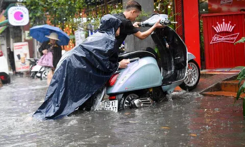 Xe máy di chuyển qua vùng nước ngập cần chú ý những gì?