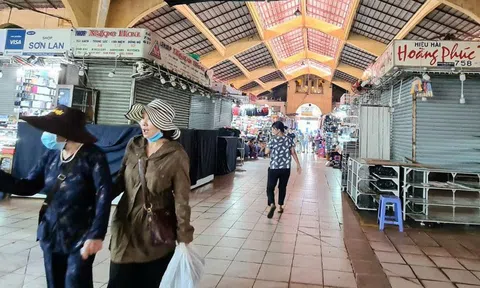 Vắng khách nước ngoài, hơn nửa số sạp chợ Bến Thành đóng cửa