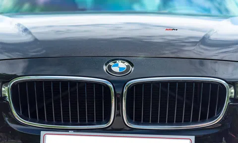 Chủ xe bán rẻ BMW 320i có nội thất 'kim cương', giá hơn 900 triệu đồng để vội lên đời E-Class