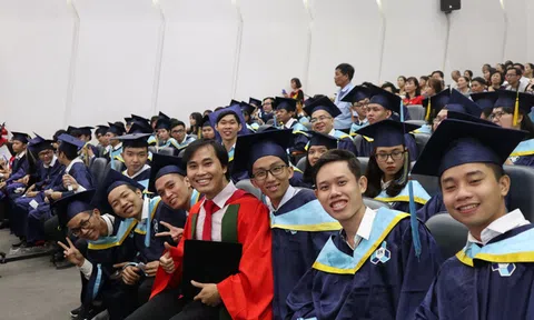 Giáo sư trẻ nhất Việt Nam gây bão mạng với quan điểm về "trường chuyên", phụ huynh rầm rầm bình luận: Quá tuyệt vời!