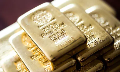 Hai đứa trẻ phát hiện ra kho báu vàng thỏi khi giãn cách xã hội vì Covid-19