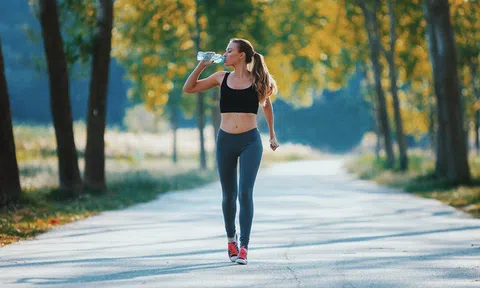 Tư thế và tốc độ đi bộ của 1 người sẽ phản ánh trực tiếp tình trạng sức khỏe: Có những vấn đề mà chính bạn không hề nhận ra!