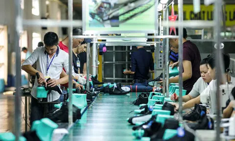 Bên trong cứ điểm sản xuất của Nike, Adidas