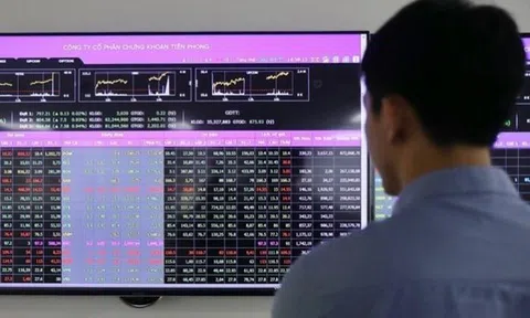 Thanh khoản hụt dần, nhà đầu tư nên tiếp tục đứng ngoài quan sát?