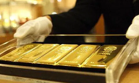 Giá vàng tiến sát 60 triệu đồng, người mua lãi hay làm giàu cho nhà vàng?